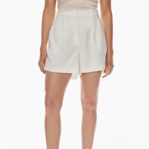 Babaton Pleated 5" short in size 6 color Espace